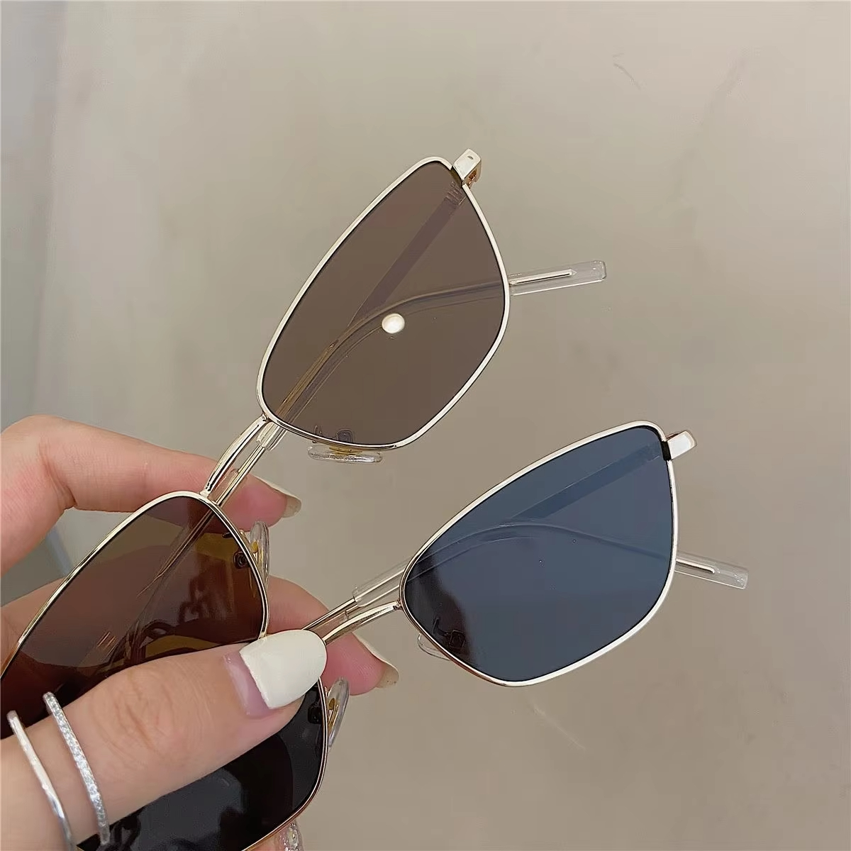 女性用ファッションキャットアイサングラス クラシックな反射防 - Metal Photo Panel のレビューと価格